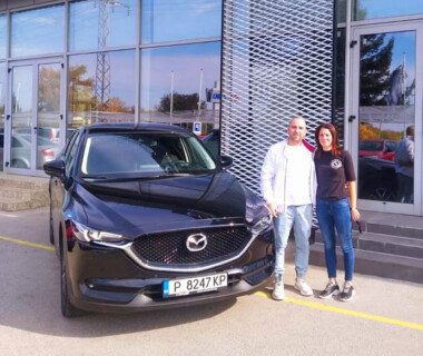 22.10.2021 Честито на сем. Велиянови за новата си Mazda CX5 от Автосвят. Желаем много безаварийни километри.
