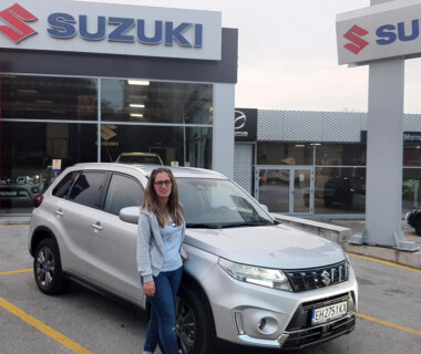 03.11.2021 Честито на младата г-жа Кръстева-Иванова за новият й Suzuki Vitara Hybrid от Автосвят. Желаем много безаварийни километри.