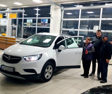 12.11.2021 Честито на сем. Стефанови за новата си Opel Mokka от Автосвят. Желаем много безаварийни километри.