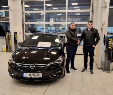 09.11.2021 Честито на г-н Митков за новата си Opel Astra от Автосвяг. Желаем много безаварийни километри.
