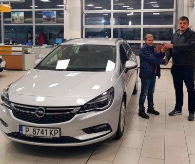 09.11.2021 Честито на Галина Гутева за поредната си Opel Astra от Автосвят. След Astra H преди години, сега направихме ъпгрейд с Astra K. Желаем много безаварийни километри.