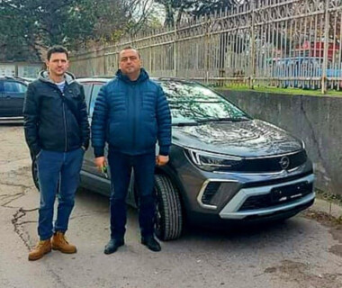 11.11.2021 Честито на г-н Николов за новия си Opel Crossland от Автосвят. Издаване в КАТ Добрич. Желаем много безаварийни километри.