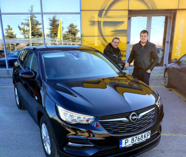 11.11.2021 Честито на г-н Евгени Евгениев за новият си Opel Grandland X от Автосвят. Желаем много безаварийни километри.