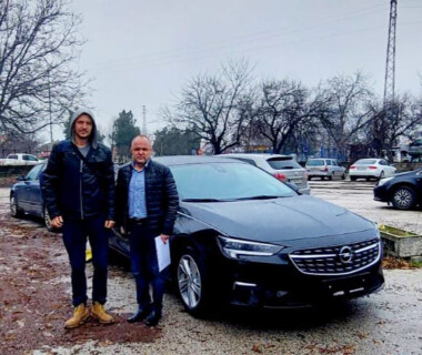 13.12.2021 Зарадвахе поредния клиент с нов автомобил - Opel Insignia Grand Sport. Огромно благодаря на г-н Илхан Ахмед за доверието през годините към Автосвят. Желаем много безаварийни километри. Издаване в КАТ Силистра.