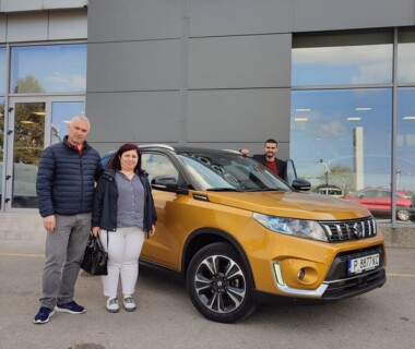 20.10.2022 Честито на сем. Небиеви за новото си Suzuki Vitara от Автосвят. Желаем много безаварийни километри.