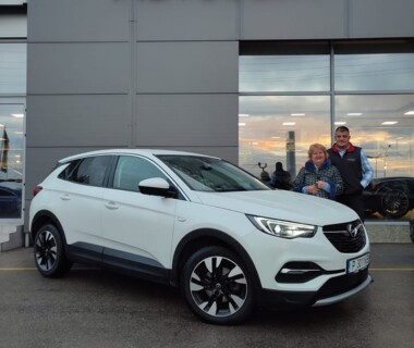 11.11.2022 Честито на г-жа Дора Недева за новият си Opel Grandland от Автосвят. Желаем много безаварийни километри.