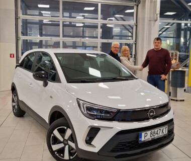 25.11.2023г. Честито на сем. Еневи за новия им Opel Crossland от Автосвят. Благодарим им за доверието за пореден път. Желаем много безаварийни километри.
