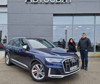 08.12.2023г. За нас беше чест да предадем този страхотен Audi SQ7 на уважаваната от всички народна певица г-жа Ваня Вълкова. Желаем много безаварийни километри.