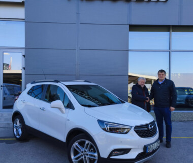 25.11.2024г. Честито на г-н Георги Сгънатов за новата му Opel Mokka от Автосвят. Желаем много безаварийни километри.
