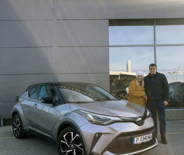 14.12.2024г. Честито на г-жа Гергана Жейнова за новата й Toyota C-HR 2.0 Hybrid от Автосвят. Желаем много безаварийни километри.