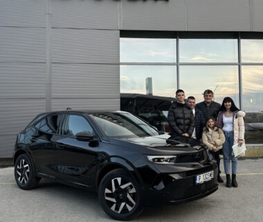 12.11.2025г. Честито на сем. Генови за новата им Opel Mokka закупена от Автосвят. Желаем много безаварийни километри.