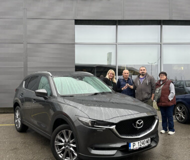 11.11.2025г. Честито на сем. Шалеви за новата им Mazda CX5 закупена от Автосвят. Желаем много безаварийни километри.
