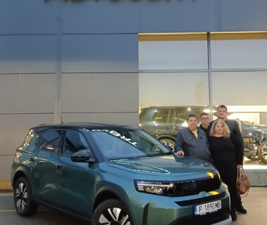 28.11.2025г. Честито на сем. Иванови за новата им Opel Frontera GS закупена от Автосвят. Желаем много безаварийни километри.