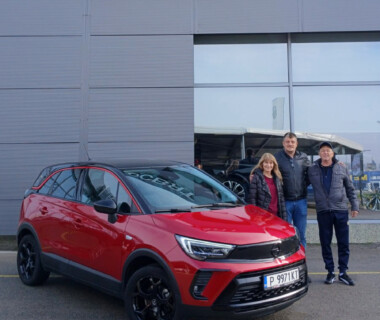 04.12.2025г. Честито на г-жа Нели Чукоева за новия й Opel Grossland GS закупен от Автосвят. Желаем много безаварийни километри.