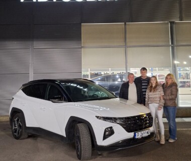 19.12.2025г. Честито на сем. Керванджиеви за новият им Hyundai Tucson PHEV закупен от Автосвят. Желаем много безаварийни километри.