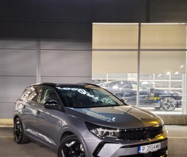 17.12.2025г. Честито на фирма Кредере за новият им Opel Grandland GSe Hybrid4 закупен от Автосвят. Желаем много безаварийни километри.